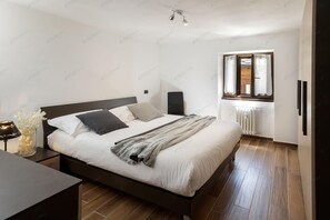 3 chambres, fer et planche à repasser, Wi-Fi, draps fournis