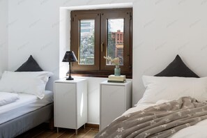 3 bedrooms, iron/ironing board, WiFi, bed sheets - Bright apartment in the town center with ski storage and communal parking. (Paquier)