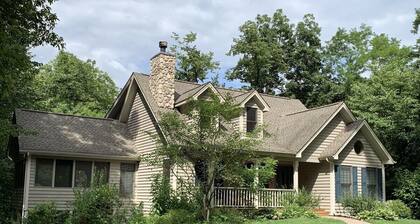 Luxury, Spacious, Resort Hideaway - 4 BR/4Bath, Pool Table, Hot Tub and Firepit!