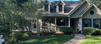Luxury, Spacious, Resort Hideaway - 4 BR/4Bath, Pool Table, Hot Tub and Firepit!