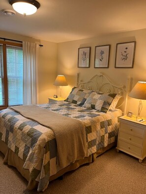 4 室のベッドルーム、デスク、WiFi、ベッドシーツ