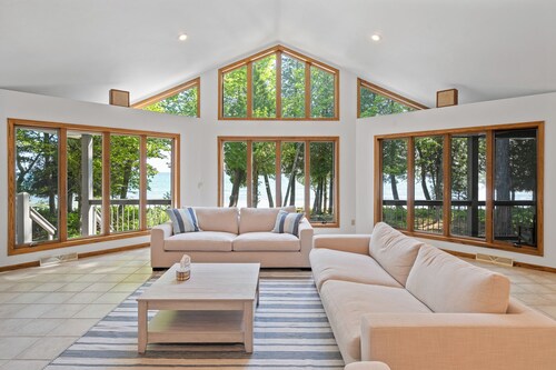 Waterfront Luxury on Lake Michigan ~ Game Room ~ Fire Pit ~ Crystal Cove