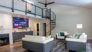 Smart TV, fireplace, stereo