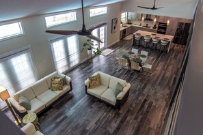 Smart TV, fireplace, stereo