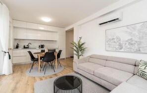 Smart TV - Amazing Apartment In Mandre (Mandre)