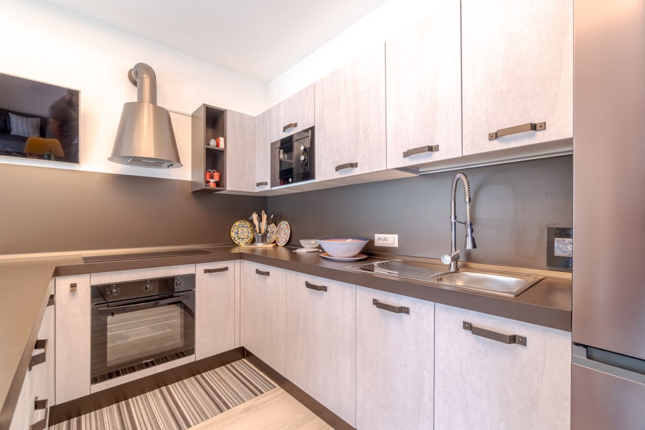 Stovetop, coffee/tea maker, toaster