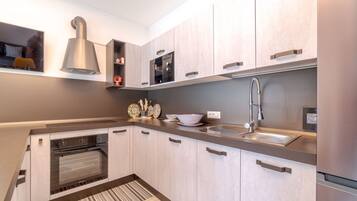 Herdplatte, Wasserkocher mit Kaffee-/Teezubehör, Toaster