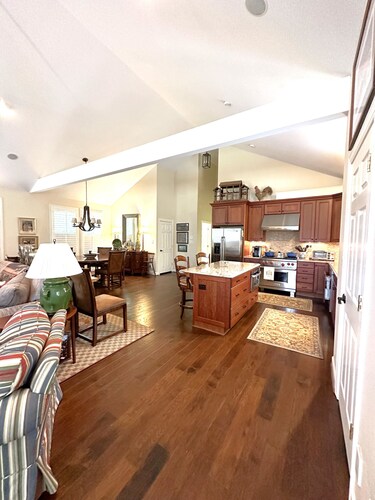 Guest House In Jamestown, central to High Point and Greensboro