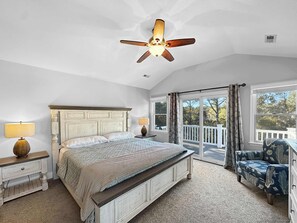 4 bedrooms, desk, iron/ironing board, WiFi - Renovated Cottage w/ Heated Pool, Spa & Amenities! (Corolla)