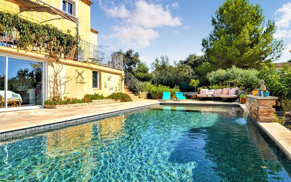 Pool - Lovely home in Beaucaire with WiFi (Beaucaire)