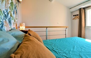 1 chambre, lit parapluie, Wi-Fi gratuit, draps fournis