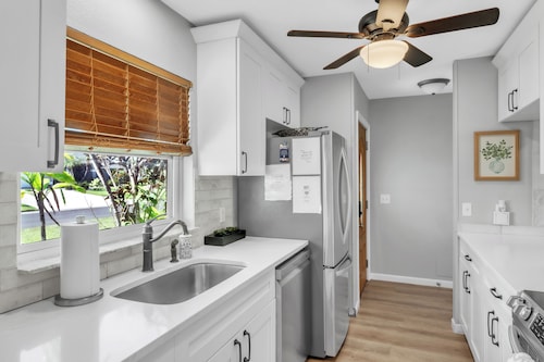 10 min. from Warm Mineral Springs, boat ramp home