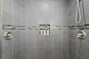 Shower, hair dryer, towels, soap - Movie Night Bar~Fire Pit~Hammocks~Games~Renovated (Apopka)