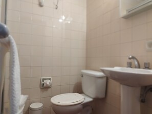 Executive Double Room | Bathroom | Free toiletries - Hotel RustiCall (La Paz)