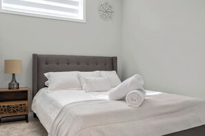 2 bedrooms, iron/ironing board, free WiFi, bed sheets