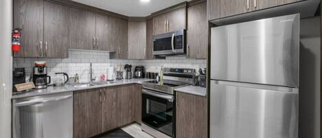 Coffee/tea maker, fridge, microwave, oven