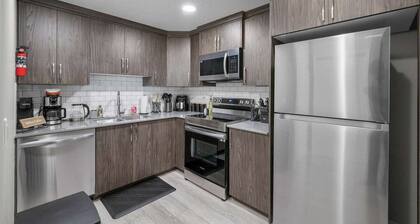 New! Mins to Airport | 2BR Modern Private Suite