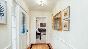 Interior - Swamp Fox Retreat in Historic Willowbank Neighborhood.15 minutes to PI.  (Georgetown)