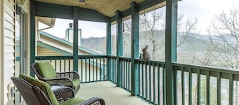 Indoor/Outdoor Pools | Hot Tub | Wi-Fi | Close to 76 (3111)