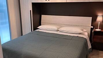 2 Schlafzimmer, Schreibtisch, schallisolierte Zimmer