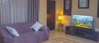 Minutes from shopping malls and local attractions.