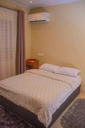 3 bedrooms, iron/ironing board, WiFi, bed sheets - Minutes from shopping malls and local attractions. (Lusaka)