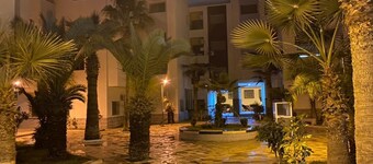 Appartement Luxueux Securisé Climatisé Avec Parking Gratuit
quartier Tres Calm