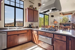 Frigorífic, microones, forn i placa de cuina