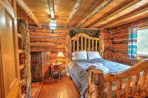 2 bedrooms, bed sheets - Caribou Cabin in Glenwood Canyon on Sheep Ranch, Western Activities on Site! (Glenwood Springs)