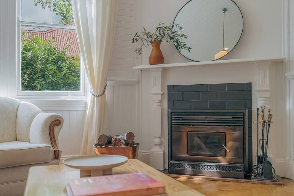 Televisión, chimenea