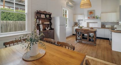 Armidale's Quinn's Cottage - City Centre