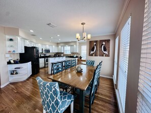 Dining - Enjoy walking access to Gulf, little lagoon fishing pier and a community pool (Gulf Shores)