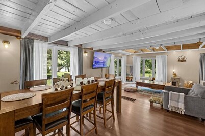 Riverfront, swimming pool, hot tub, pickleball court, basketball, billiard