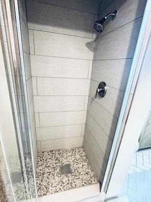 Shower, hair dryer, towels, soap - Riverfront, swimming pool, hot tub, pickleball court, basketball, billiard (Lyndon)