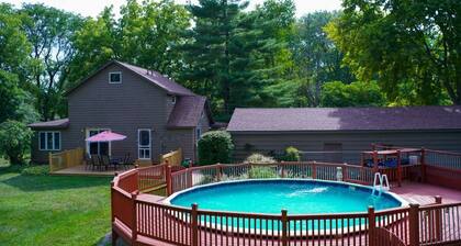 Private riverfront, hot tub, swimming pool. Basketball, billiard, pickleball