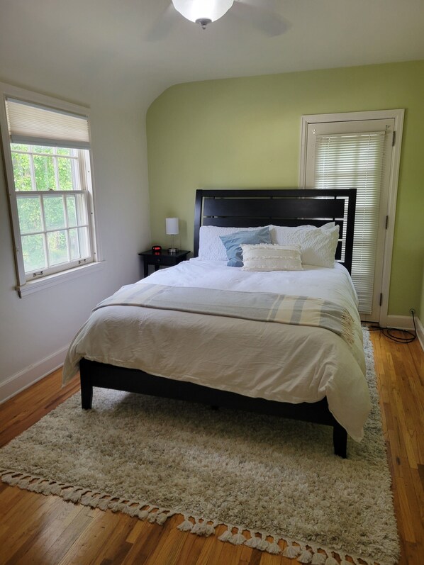 3 bedrooms, desk, travel cot, free WiFi