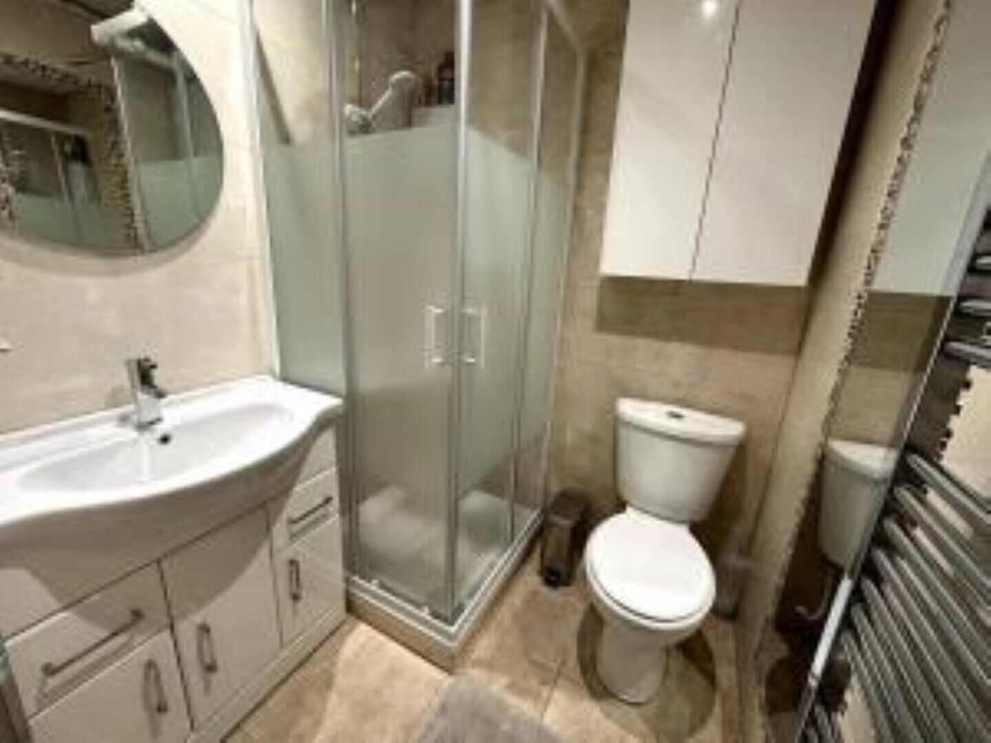 Gratis toalettartiklar, hårtork, handdukar och toalettpapper