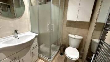 Gratis toalettartiklar, hårtork, handdukar och toalettpapper