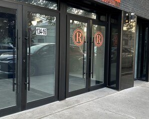 Exterior - Regal Inn & Suites New York LaGuardia Hotel (Flushing)