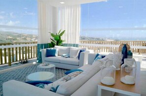 Smart TV - Luxury-Chic Hideaway with sun-drenched terrace (AN)