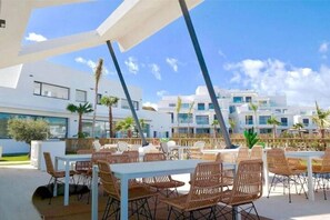 Outdoor dining - Luxury-Chic Hideaway with sun-drenched terrace (AN)