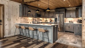 Fridge, microwave, oven, stovetop - Peachy Keen - Mountain Views | Outdoor Living Area | Hot Tub (Cherry Log)