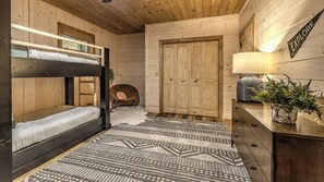 4 bedrooms, desk, iron/ironing board, free WiFi - Peachy Keen - Mountain Views | Outdoor Living Area | Hot Tub (Cherry Log)