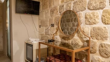 Colchones con efecto memoria, minibar, wifi gratis y ropa de cama