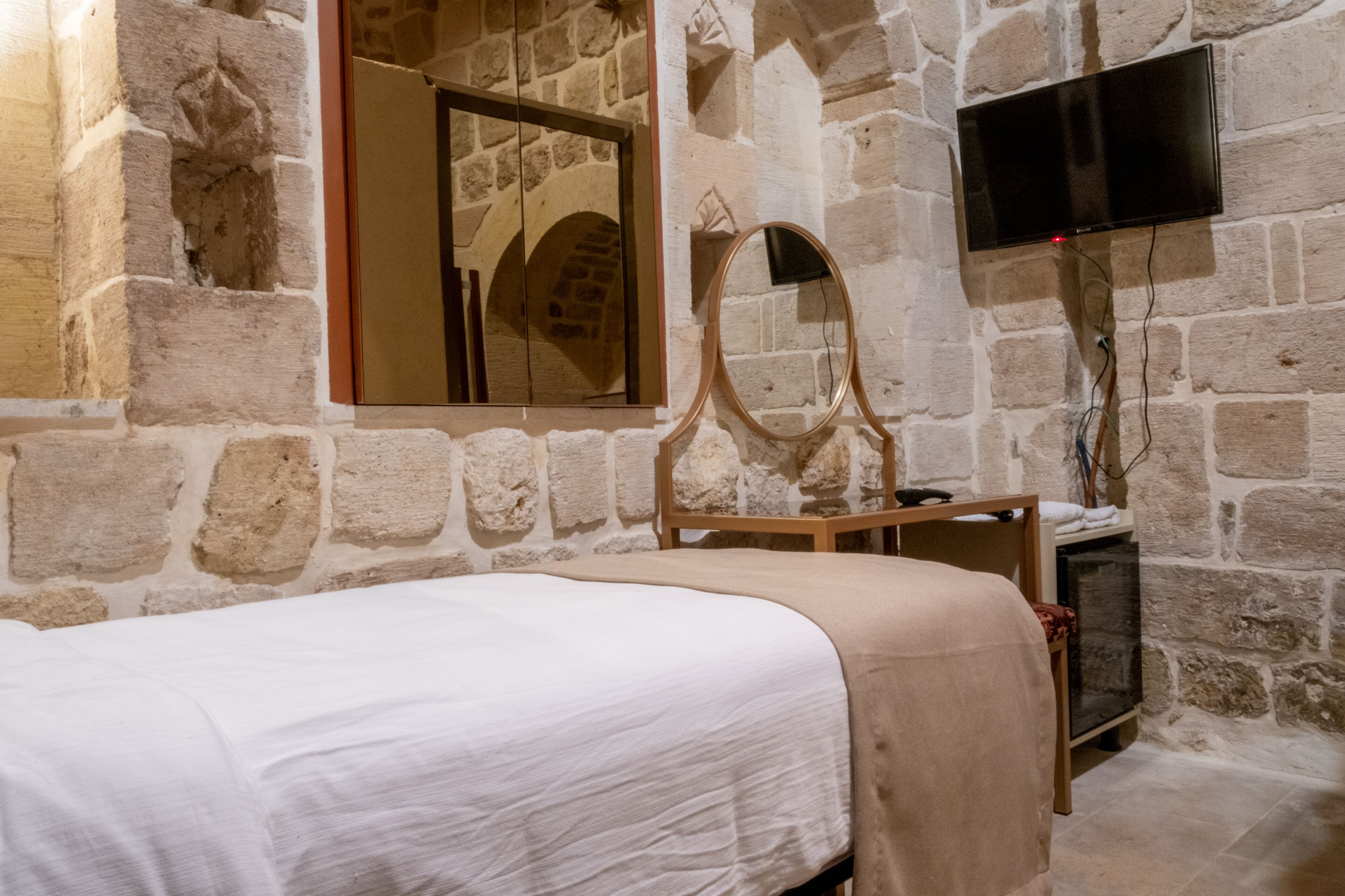 Quarto solteiro tradicional (oda 201) | Camas com colchões de espuma com sistema de memória, frigobar