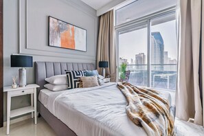 2 bedrooms, in-room safe, desk, iron/ironing board