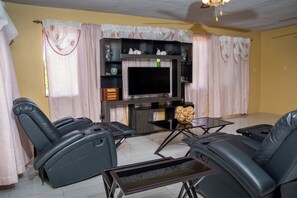 Basic Villa | Living area - Beach-Pool-Sun-family-6 bedroom getaway (Runaway Bay)