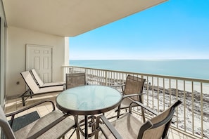 Property grounds - BEACHFRONT, MULTIPLE OUTDOOR POOL, LOTS OF AMENITIES! (Gulf Shores)