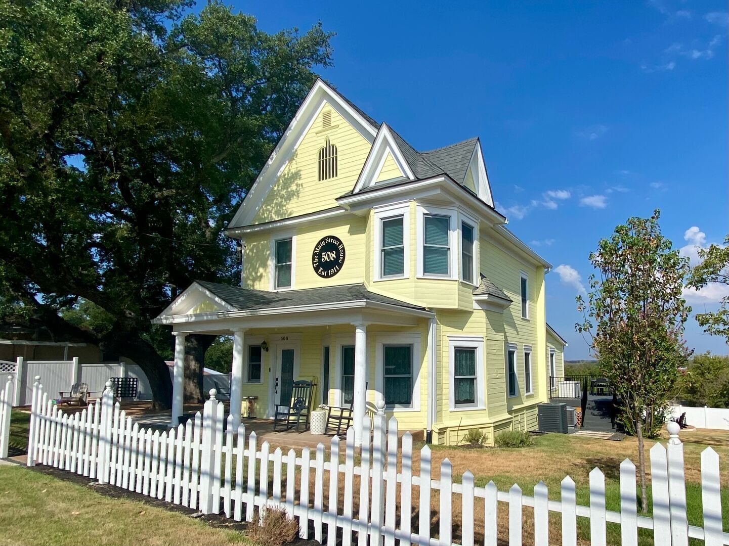 The Main Street House, downtown Marble Falls!