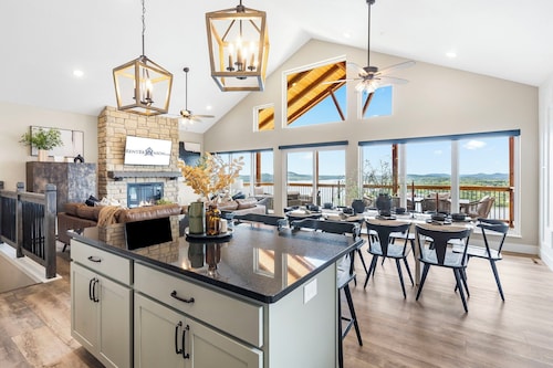 Stunning Mountain Retreat with Lake View, Hot Tub & Free Tickets